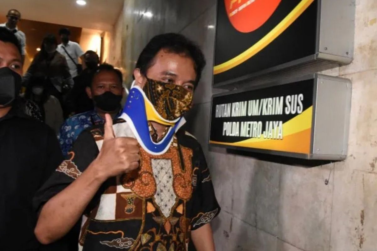 Sorotan berita Kriminal: Roy Suryo ditahan hingga manajer BCL ditangkap