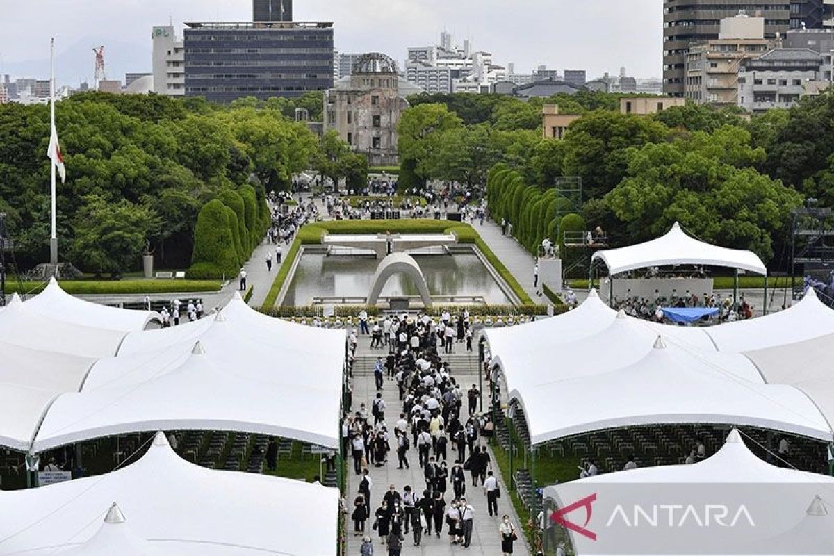 Hiroshima berdoa demi perdamaian pada peringatan ke-77 penjatuhan bom atom