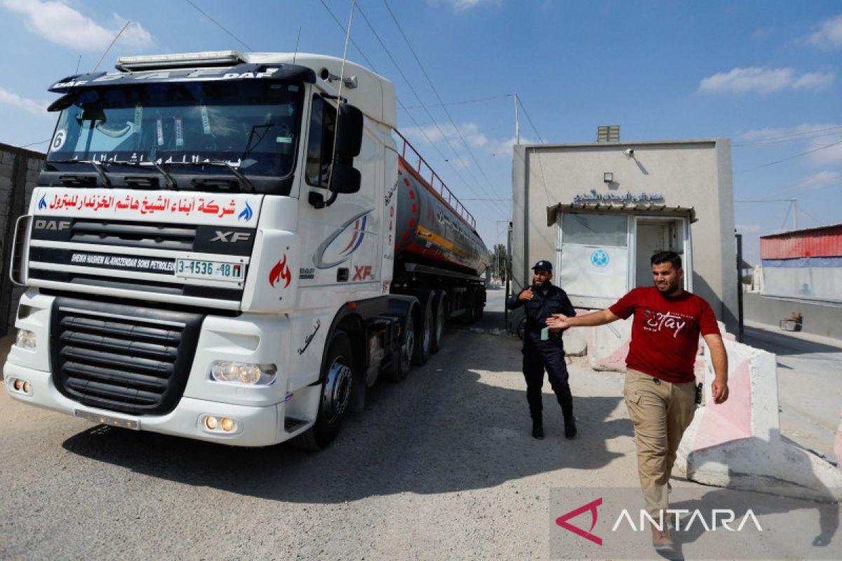 Truk pertama bahan bakar ke Gaza mulai melintasi Mesir