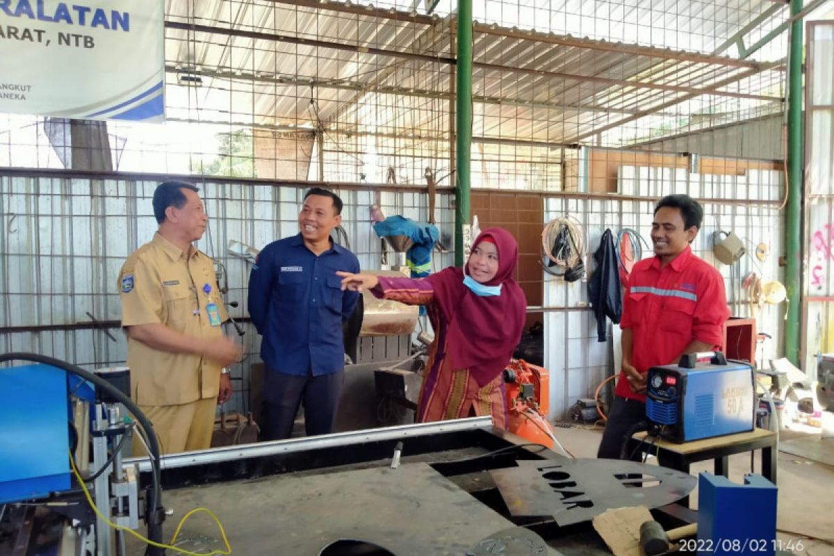 IKM NTB berhasil buat mesin laser pemotong