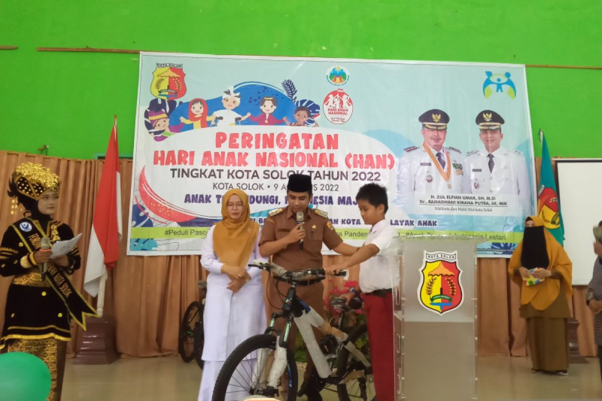 Wawako Solok hadiahkan sepeda untuk murid SD hafal Quran lima Juz