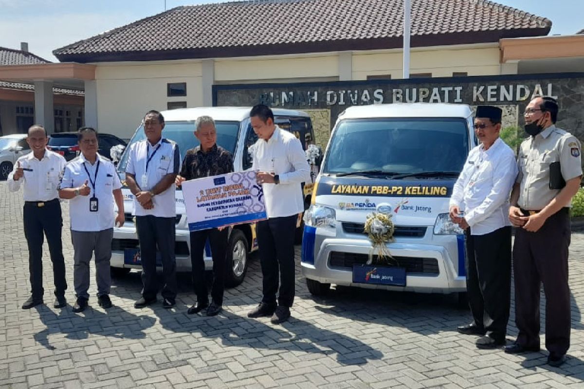 Bank Jateng bantuan dua unit mobil operasional penarikan PBB keliling