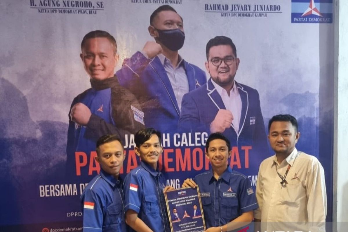 Raihan Rafi Juswari Jemput Formulir Caleg ke Demokrat Kampar