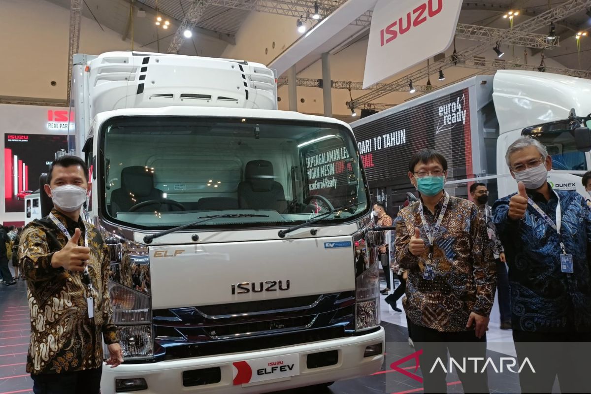 Isuzu akan pamerkan Elf elektrik di GIIAS 2024