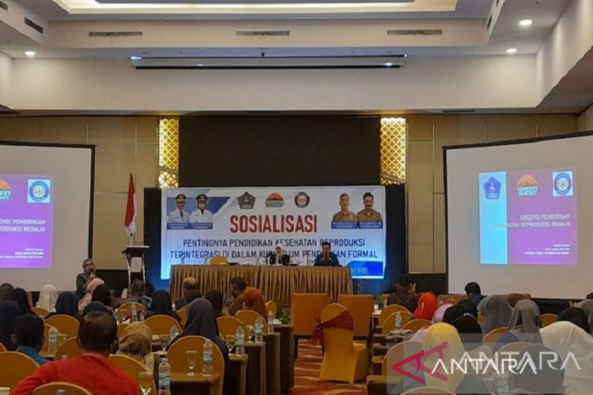 Pemkot Kendari mengedukasi remaja soal kesehatan reproduksi