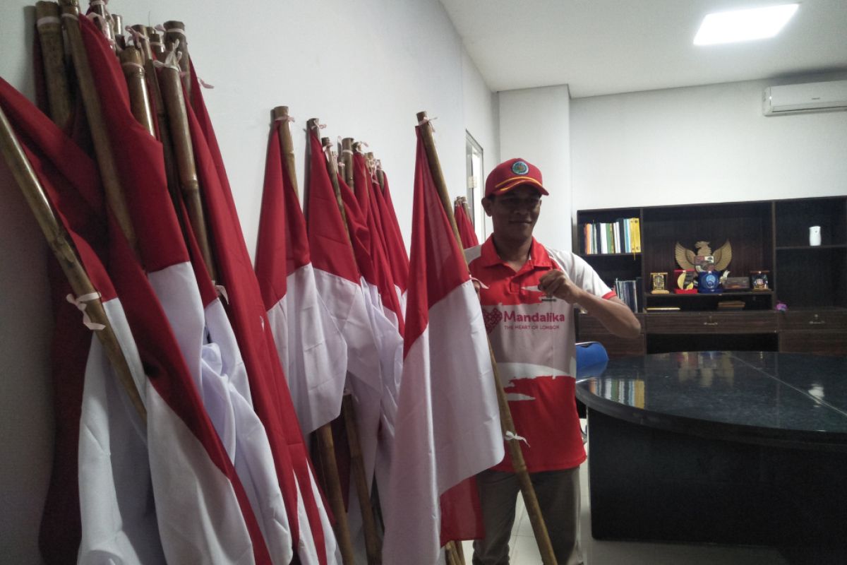 Pemkab Lombok Tengah bersama gerakan 10 Juta Bendera Merah Putih