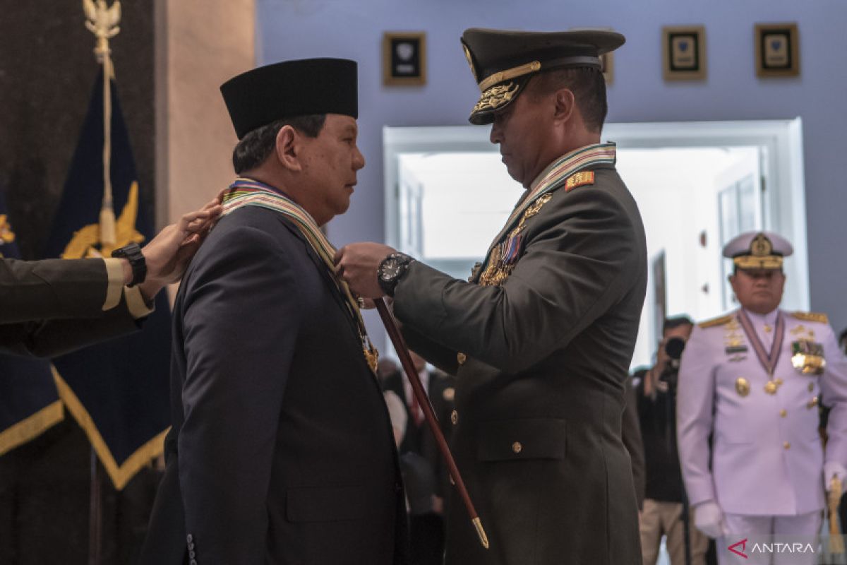 Menhan terima empat bintang kehormatan dari TNI