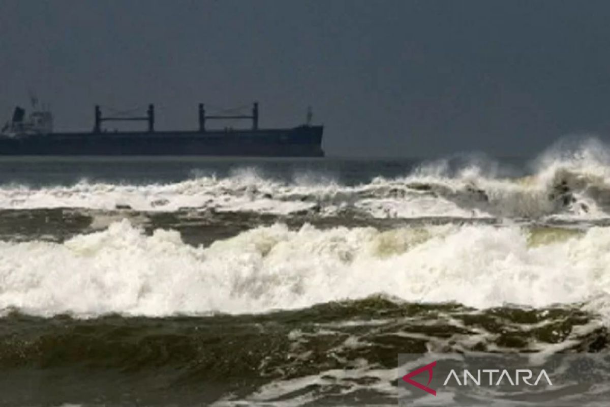 BMKG: Waspadai gelombang 4 meter di Laut Sawu