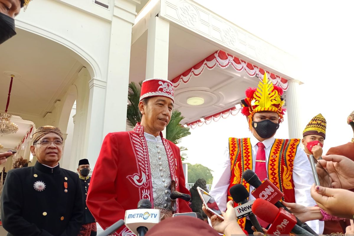 Presiden Joko Widodo kenakan baju adat Buton Sulawesi Tenggara saat HUT ke-77 RI