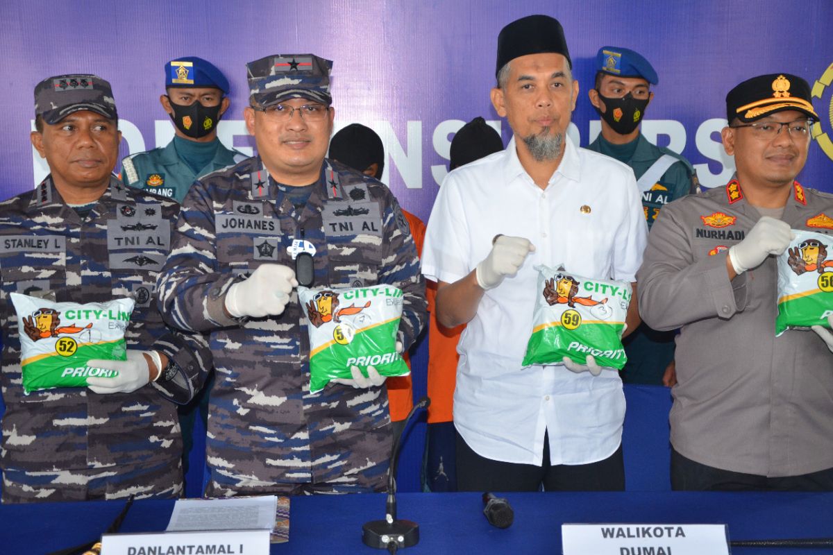 TNI AL sita 14 kg sabu di Perairan Dumai