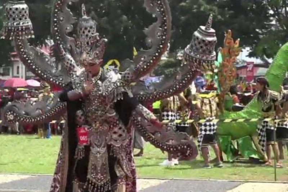 Perayaan HUT RI, kemeriahan Wonosobo Costume Carnival