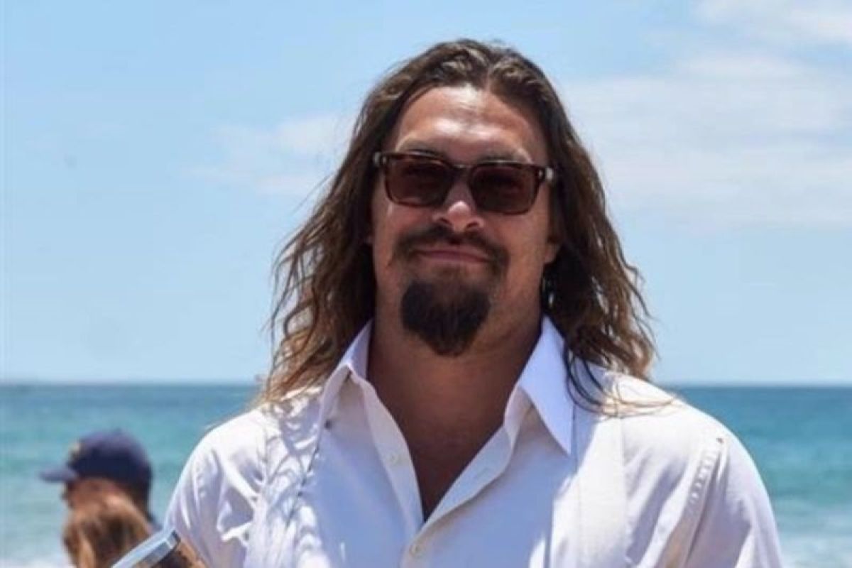 Bintang "Aquaman" Jason Momoa kembangkan film biografi perenang legendaris Hawaii