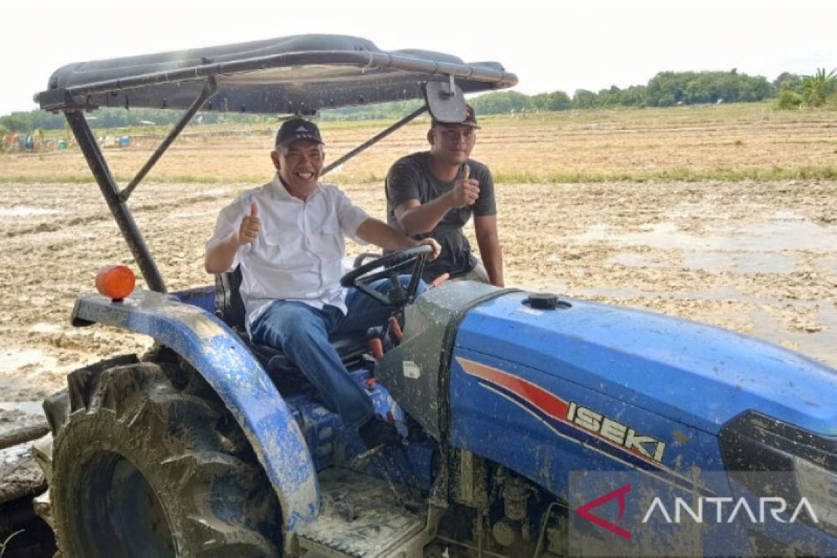 Kamsol bajak sawah di Desa Binuang