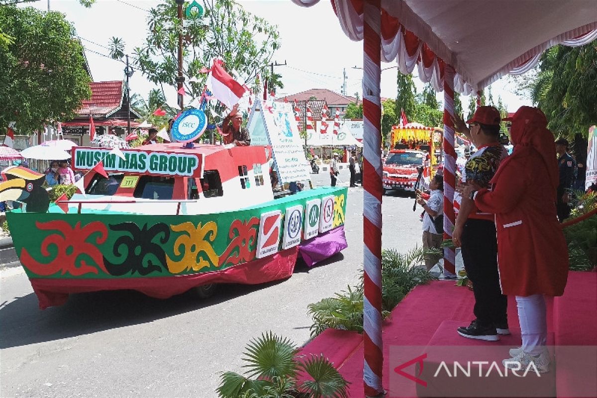 Partisipasi Musim Mas Group di pawai pembangunan diapresiasi Bupati Kotim