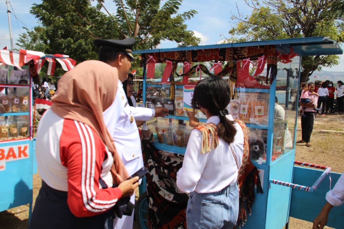 PLN bantu 20 unit gerobak bagi pelaku usaha kuliner