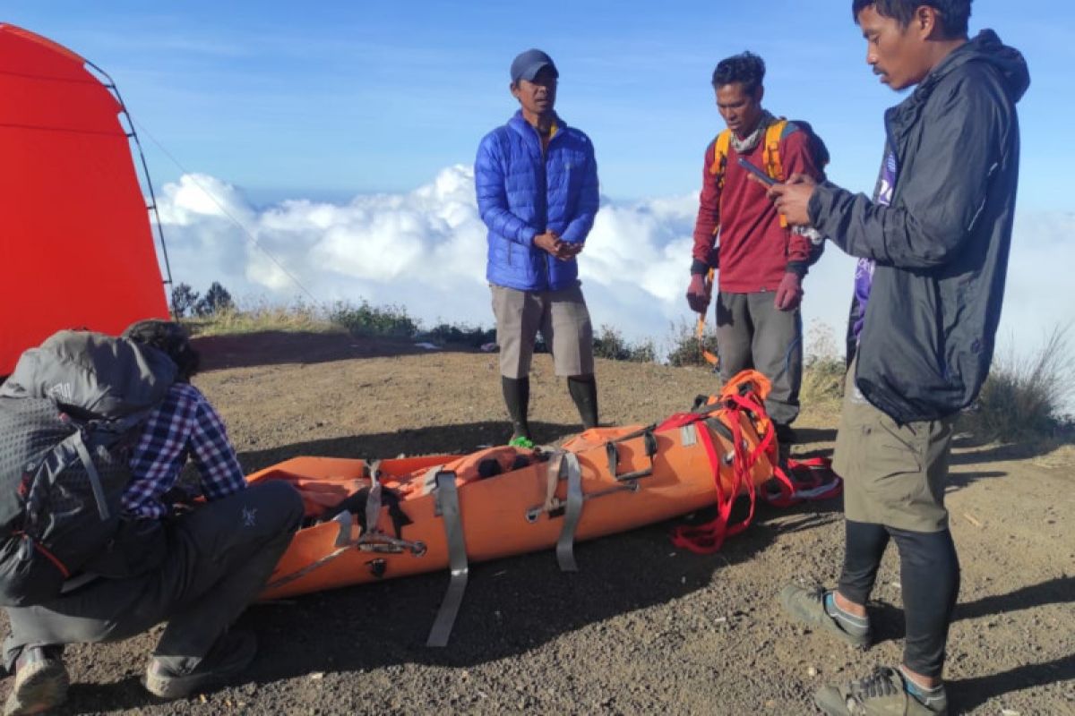 Jatuh ke jurang Gunung Rinjani, mayat pendaki WNA kelahiran Israel berhasil dievakuasi