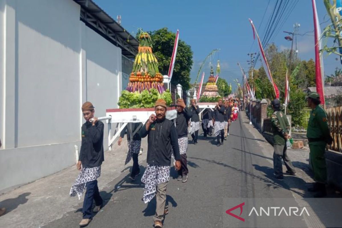 Warga Sukabumi Boyolali kirab Kebhinekaan