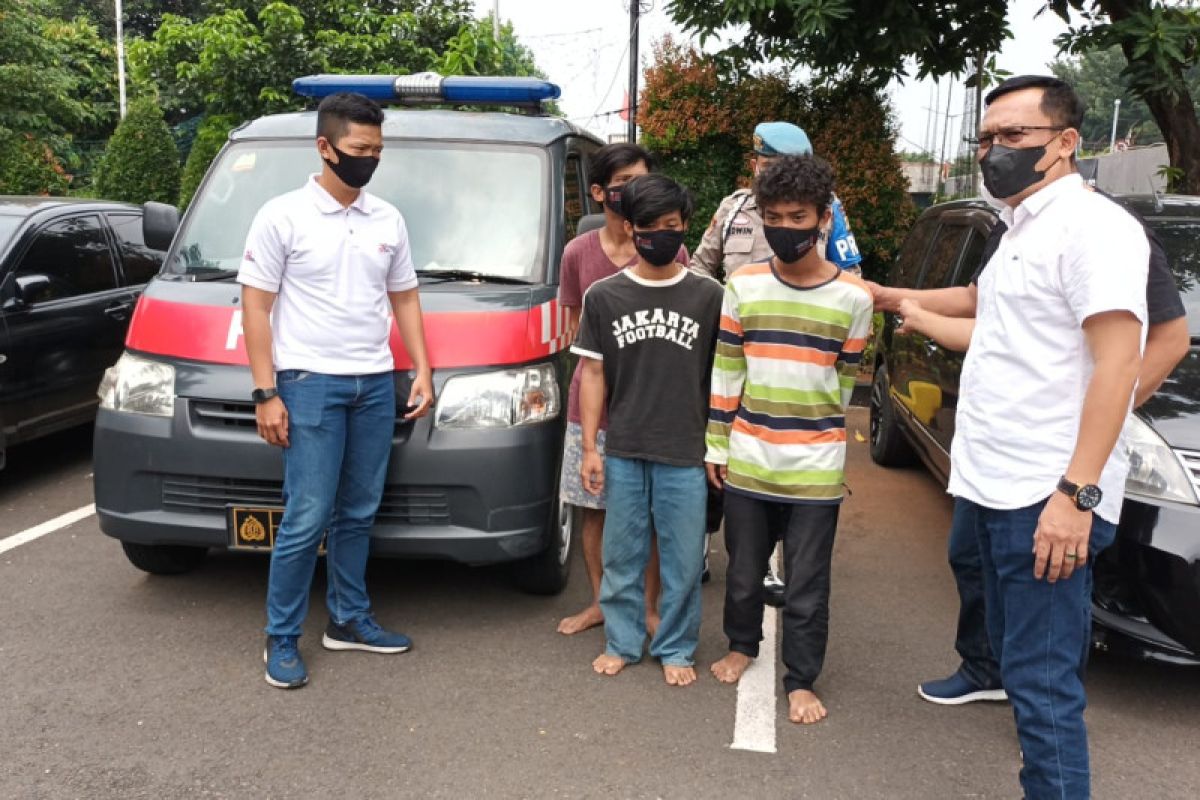 Ancam pemilik warung, Polisi tangkap tiga pengamen di Ciracas