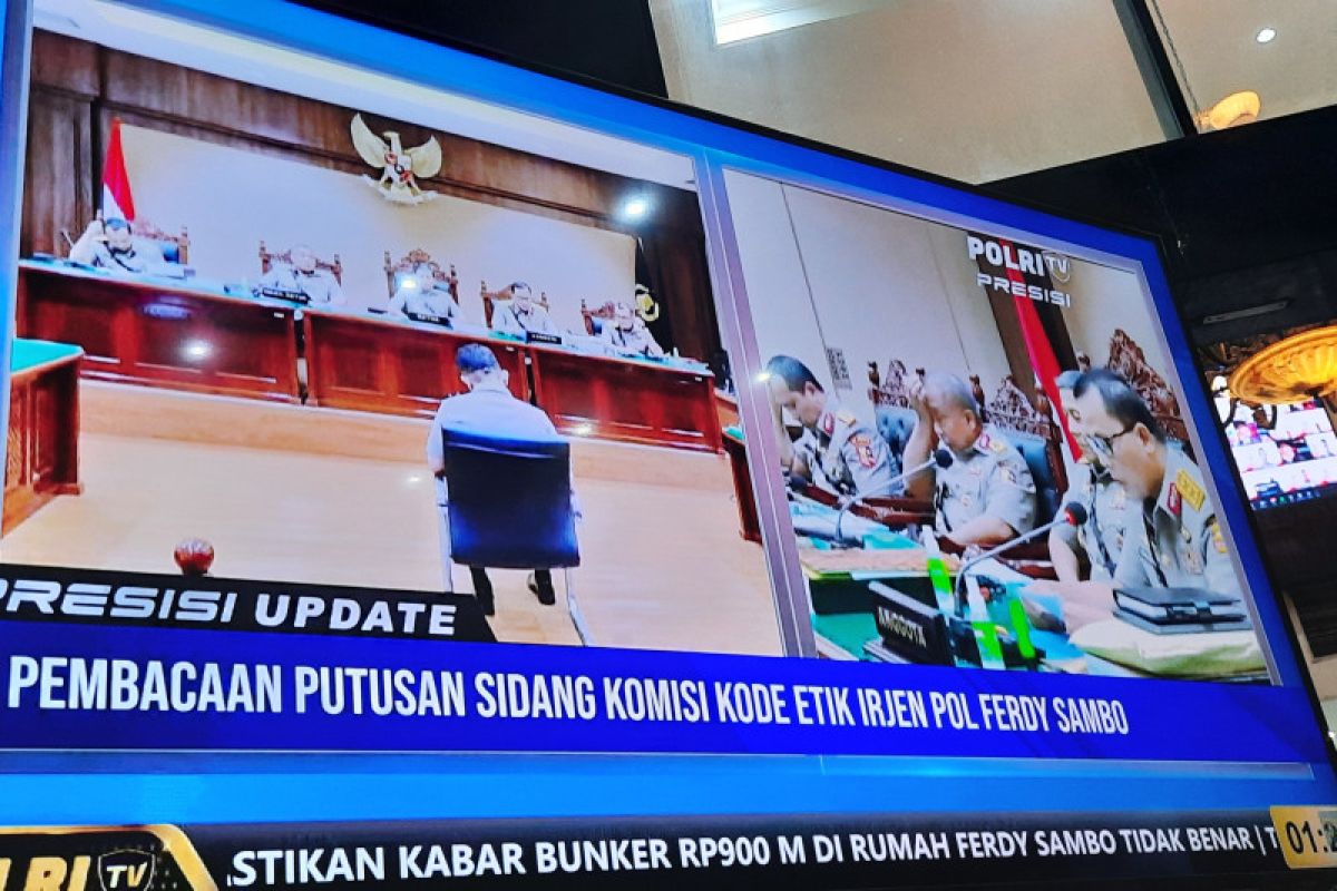 Sidang putusan komisi kode etik Ferdy Sambo hingga Jumat dini hari