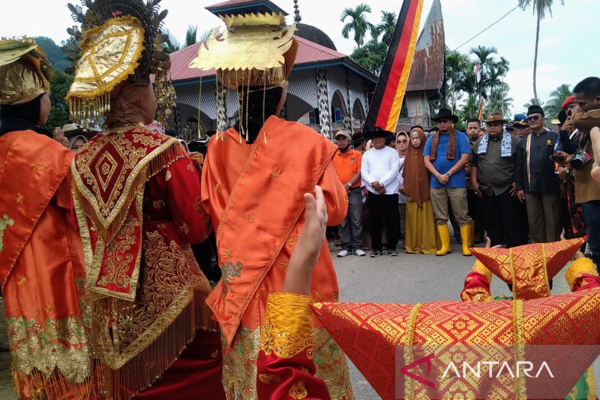 Perputaran uang di acara tradisi berburu babi di Sumbar setengah dari Dana Desa