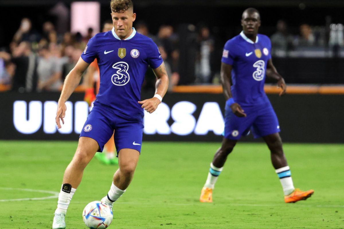 Pemain Chelsea  putus gelandang Inggris Ross Barkley