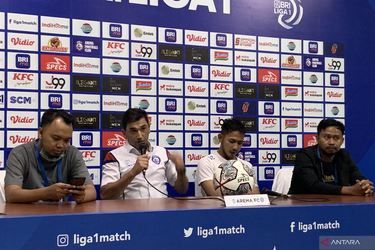 Pelatih Eduardo Almeida tegaskan tak akan mundur dari Arema FC