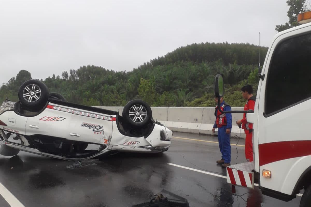 Lakalantas tunggal di Tol Permai hingga berguling-guling tak timbulkan korban