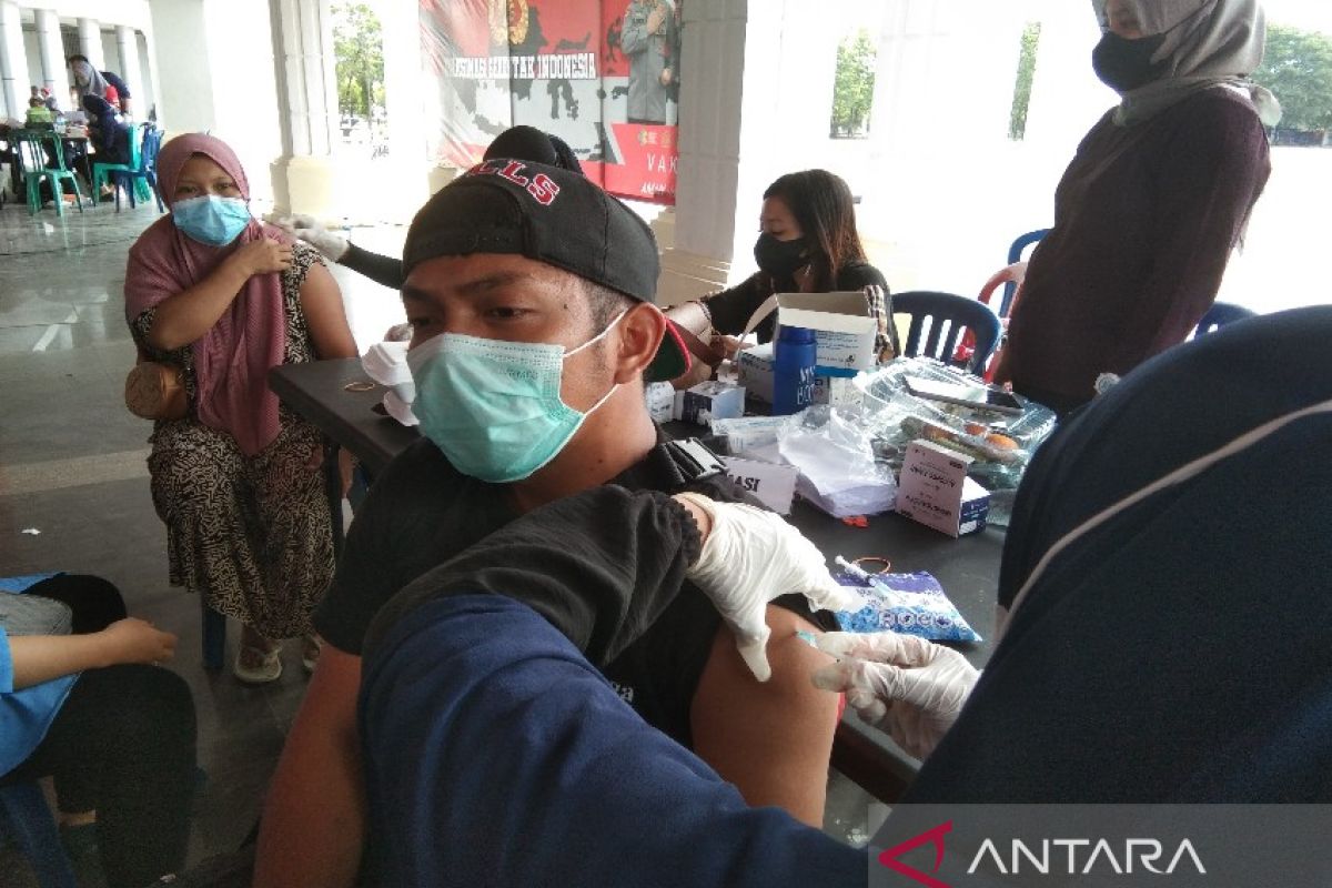 Di Kendari, vaksinasi dosis lengkap mencapai 74 persen