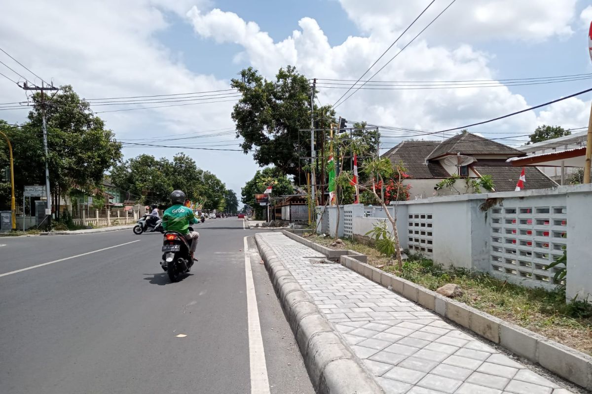 Pemkot Mataram akan membuat taman bunga di sepanjang Jalan Pendidikan