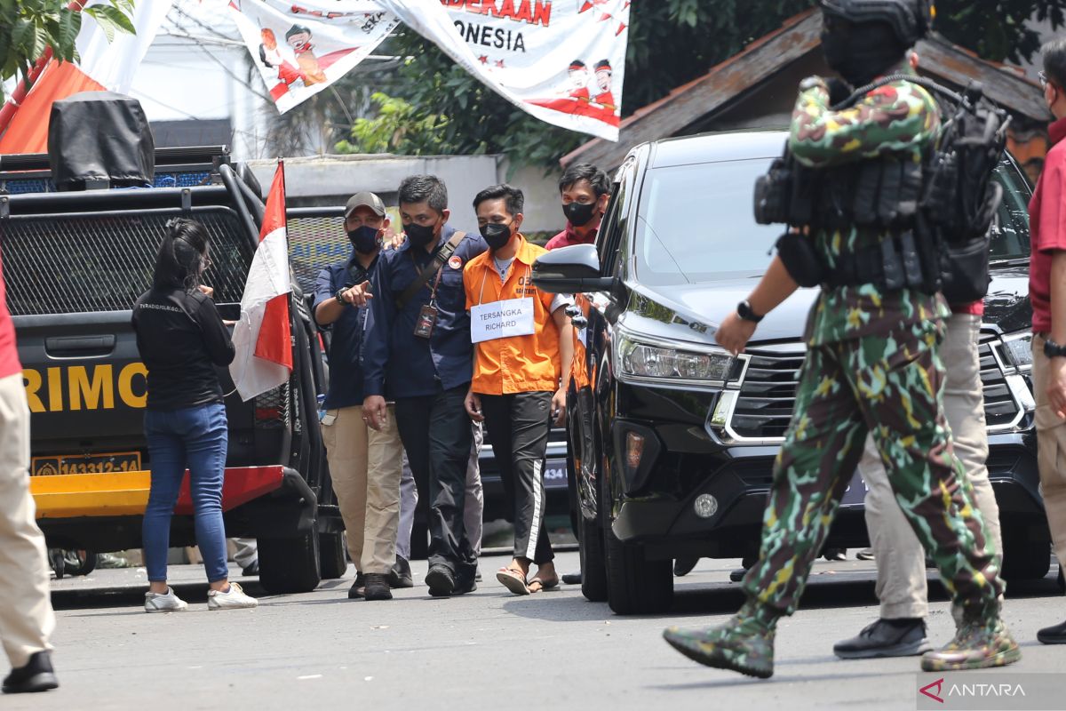 Polisi tembak polisi, Penyidik perpanjang masa penahanan para tersangka pembunuh Brigadir J