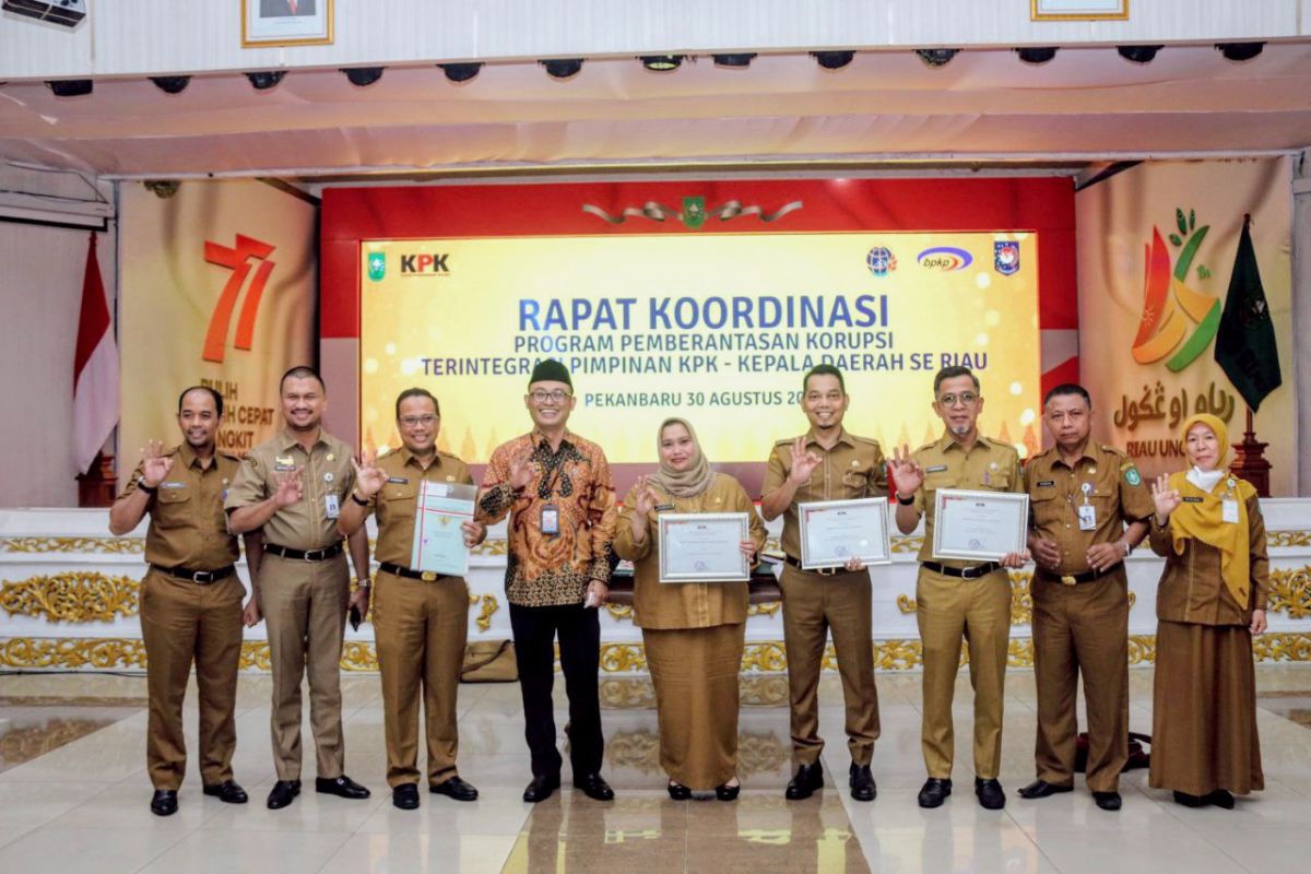 Hadir dalam rakor bersama KPK, Bengkalis sabet tiga penghargaan