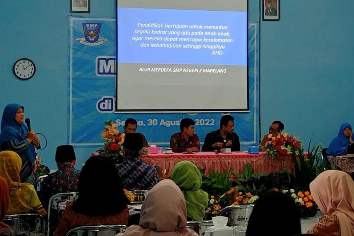 MKKS SMP se-Kota Bontang studi banding ke SMP Negeri 2 Kota Magelang