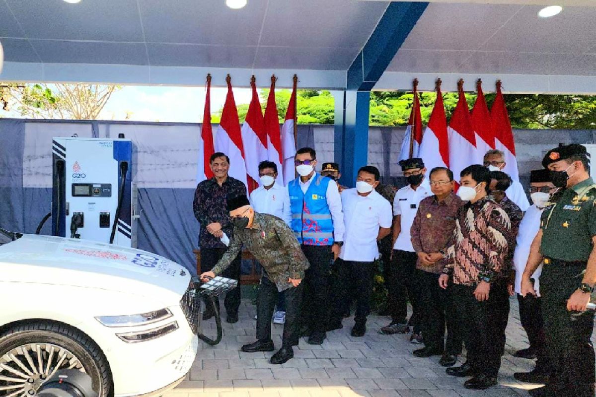 Sambut puncak Presidensi G20, Wapres Ma'ruf Amin tinjau kesiapan SPKLU PLN