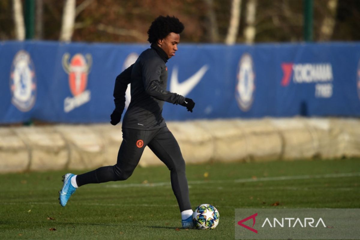 Fulham kembali kontrak pesepak bola Willian