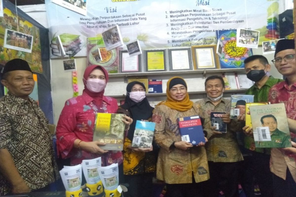 Pemkab Batang luncurkan gerakan hibah satu orang satu buku perkuat literasi