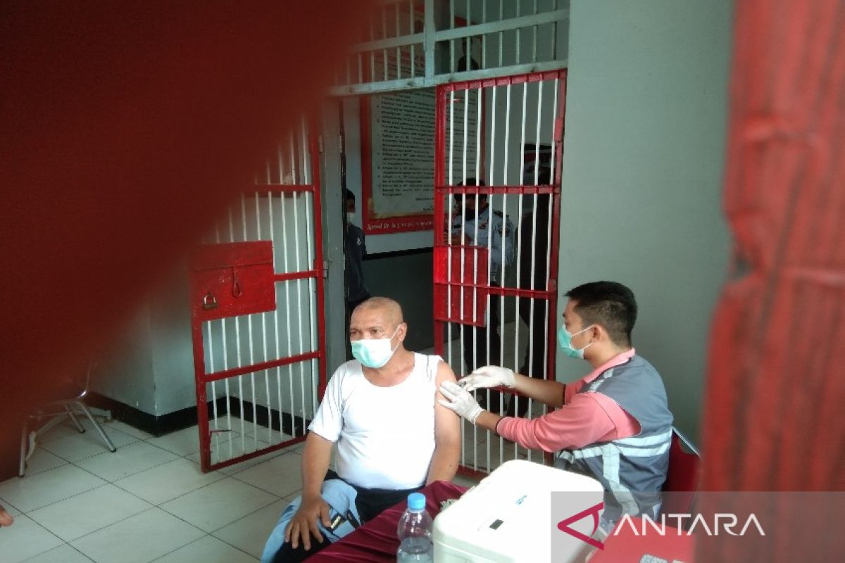 Di Kendari, vaksinasi dosis lengkap capai 196.419 jiwa