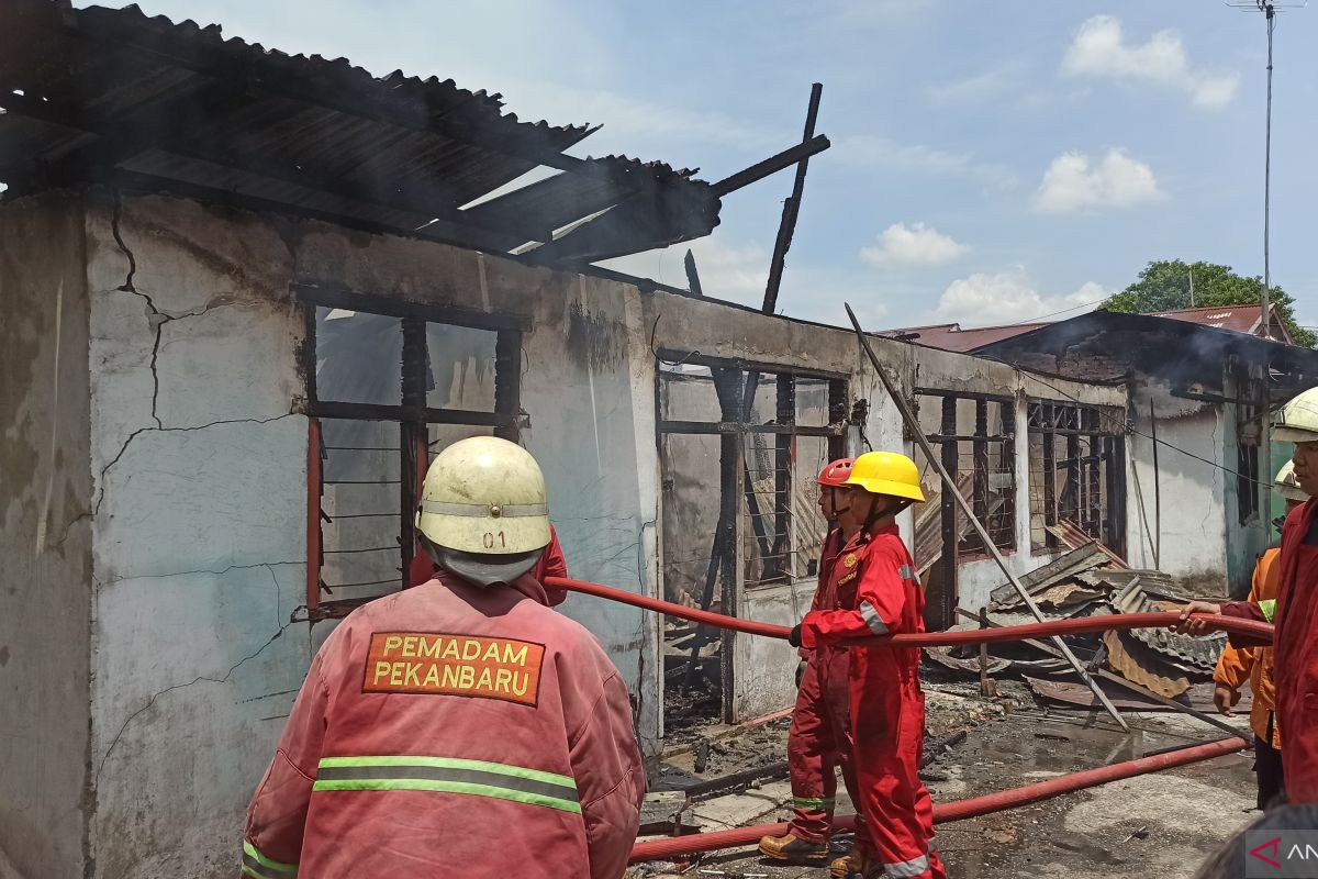 Kebakaran hanguskan lima rumah di Pekanbaru