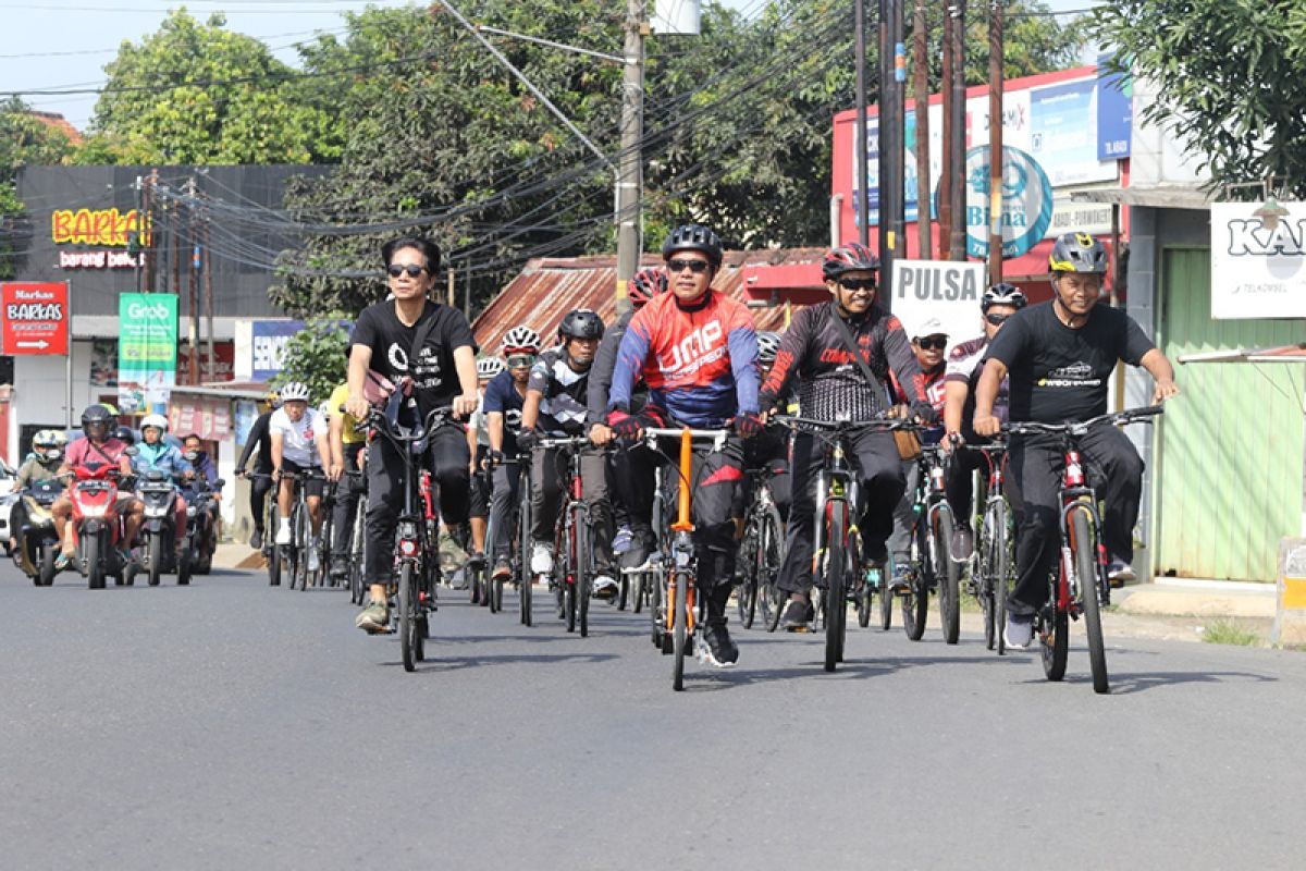 Rektor UMP dan Rektor UMY "gowes" bareng kampanyekan gaya hidup sehat