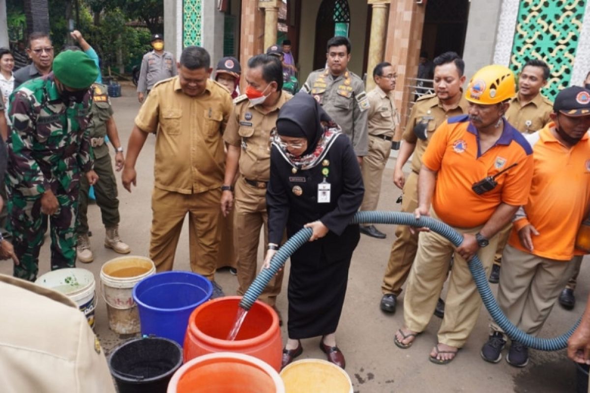 Pemkab Batang kirim 4 ribu liter air bersih ke daerah kekeringan