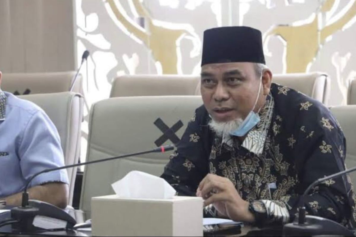 Legislator minta Pemrov Riau cari solusi atasi  penurunan harga kelapa di Inhil