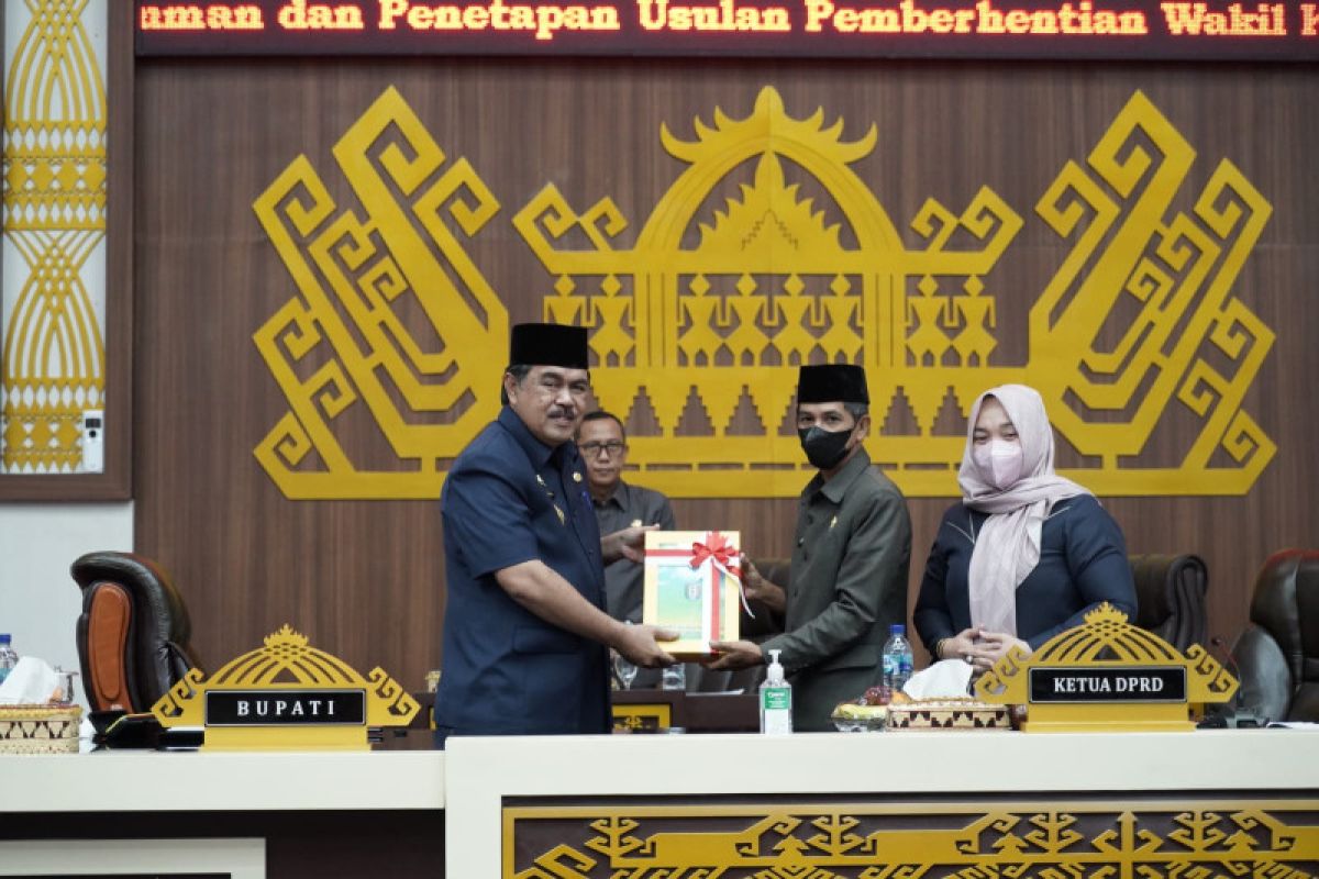 Pemkab Pringsewu sampaikan Ranperda Perubahan APBD 2022