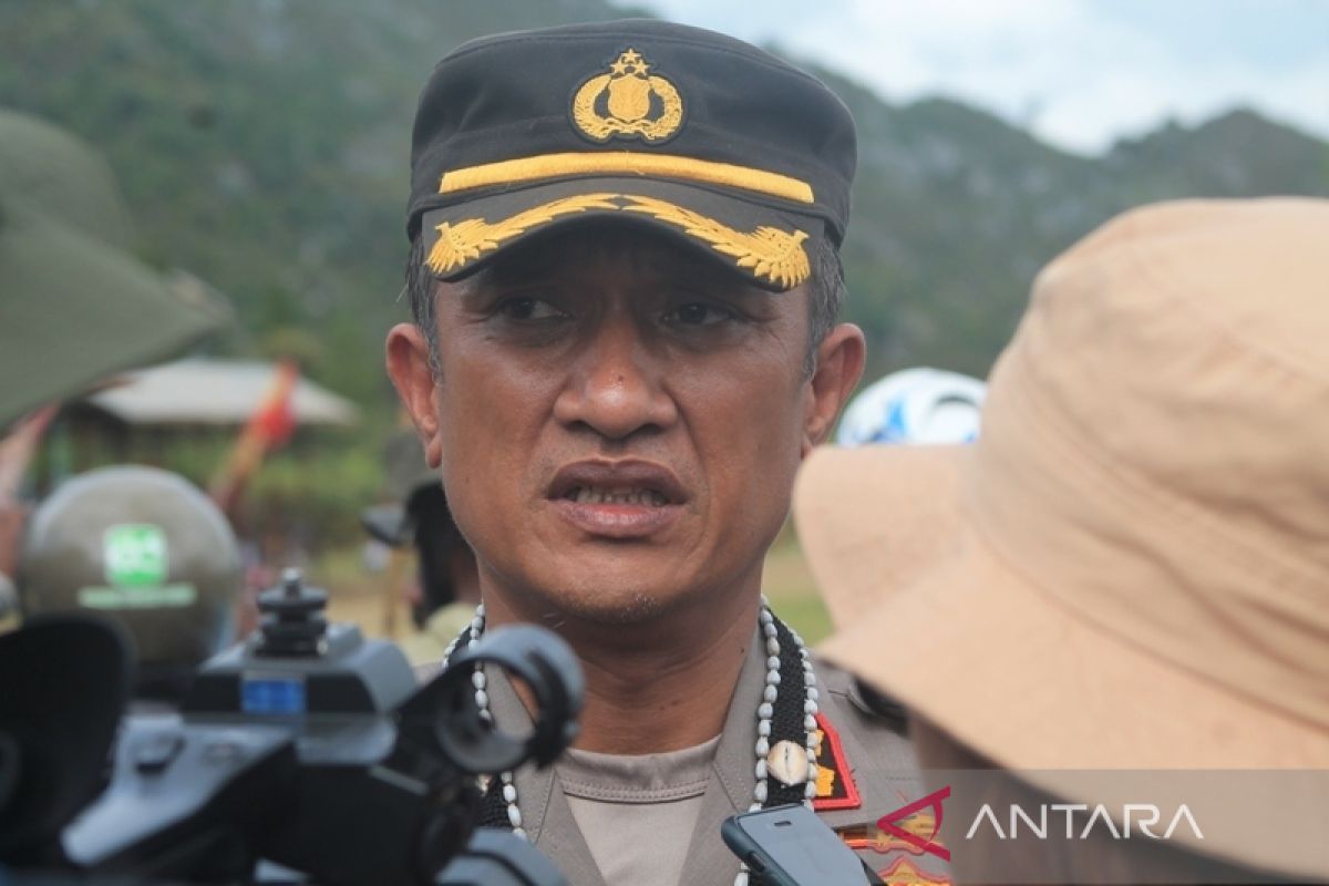 Polisi tahan tiga perusak papan nama provinsi baru