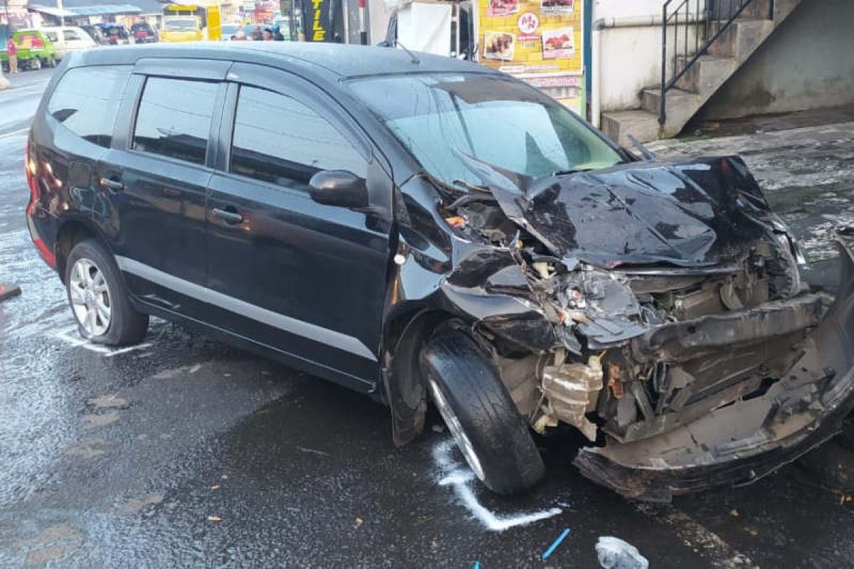 Bus tabrak sejumlah mobil di Wonosobo Jateng akibatkan enam orang tewas