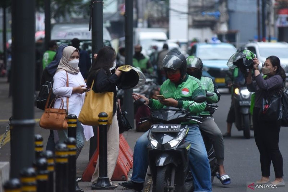 Ribuan pengemudi ojek daring gelar aksi minta kenaikan tarif dan turunkan harga BBM