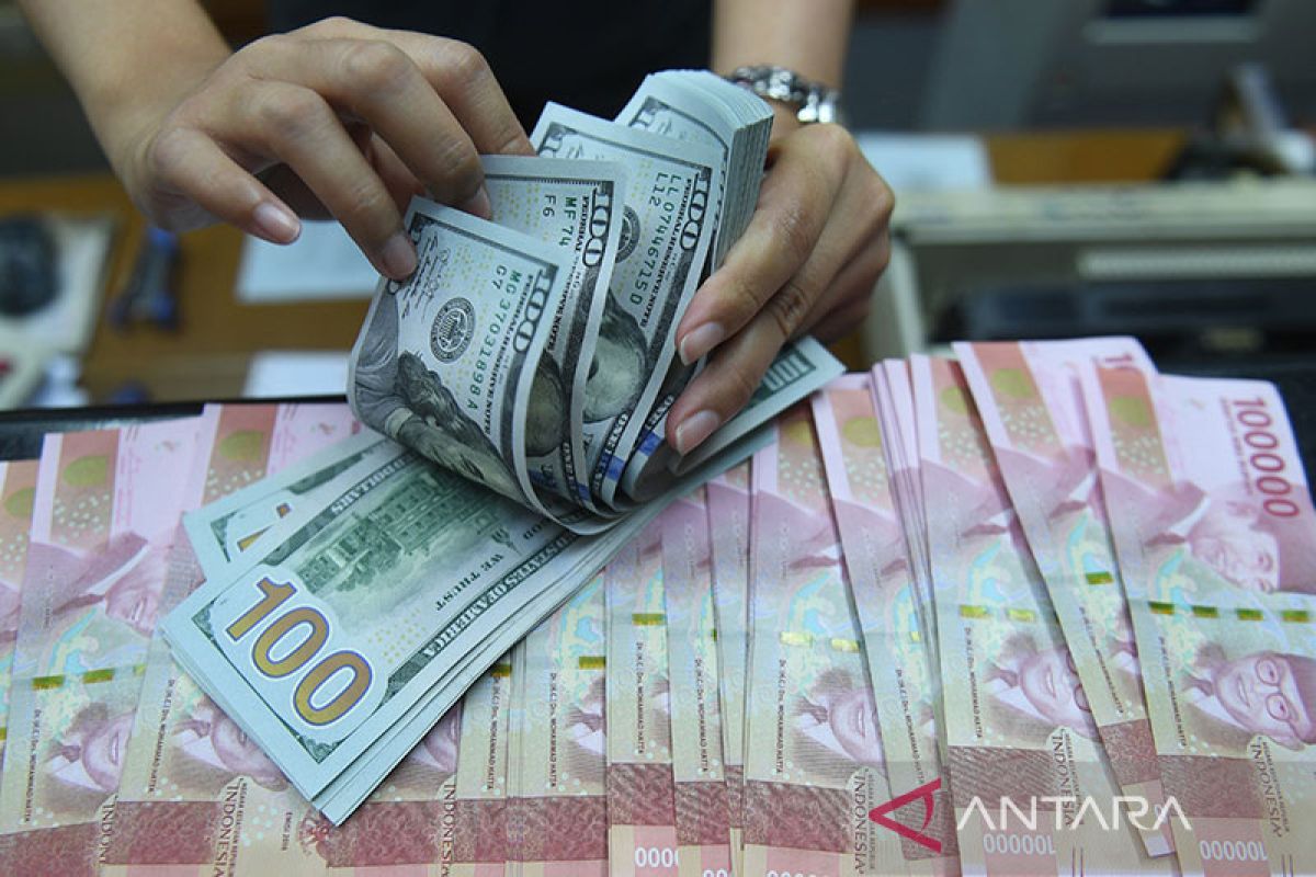 Rupiah melemah dipengaruhi demo di China