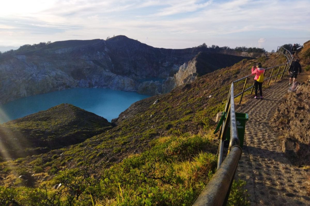 Kunjungan wisman ke Danau Kelimutu meningkat signifikan