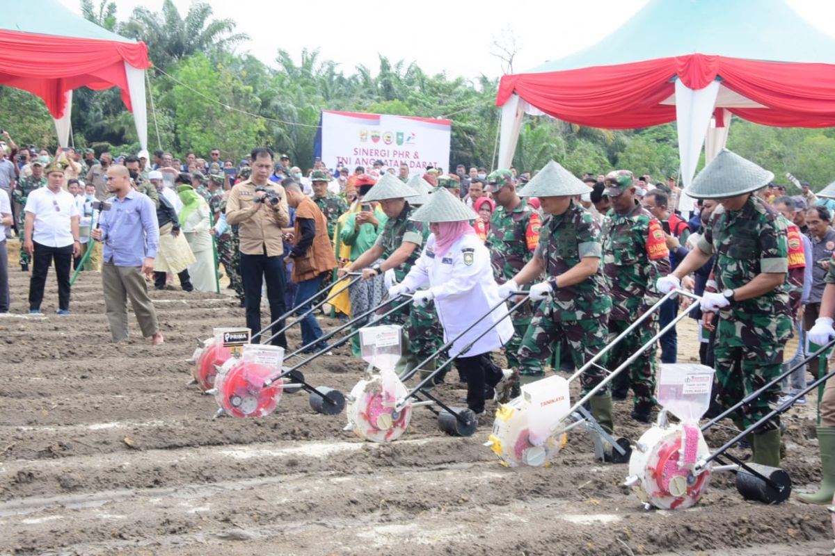 Kunker KASAD ke Bengkalis, Bupati Kasmarni sebut ketahanan pangan penting bagi masyarakat