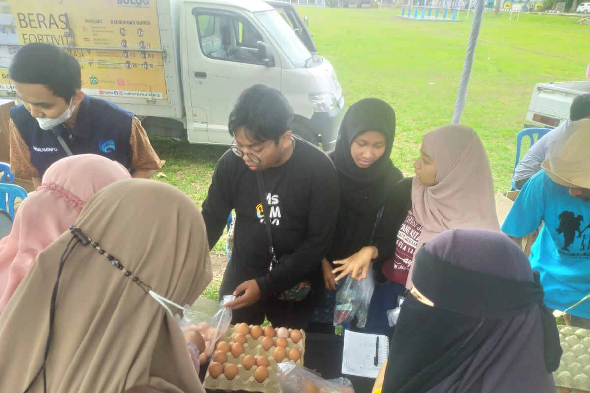 Bazar pangan murah Kota Mataram diserbu warga