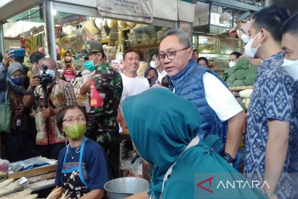 Mendag Zulkifli Hasan pastikan harga sembako stabil