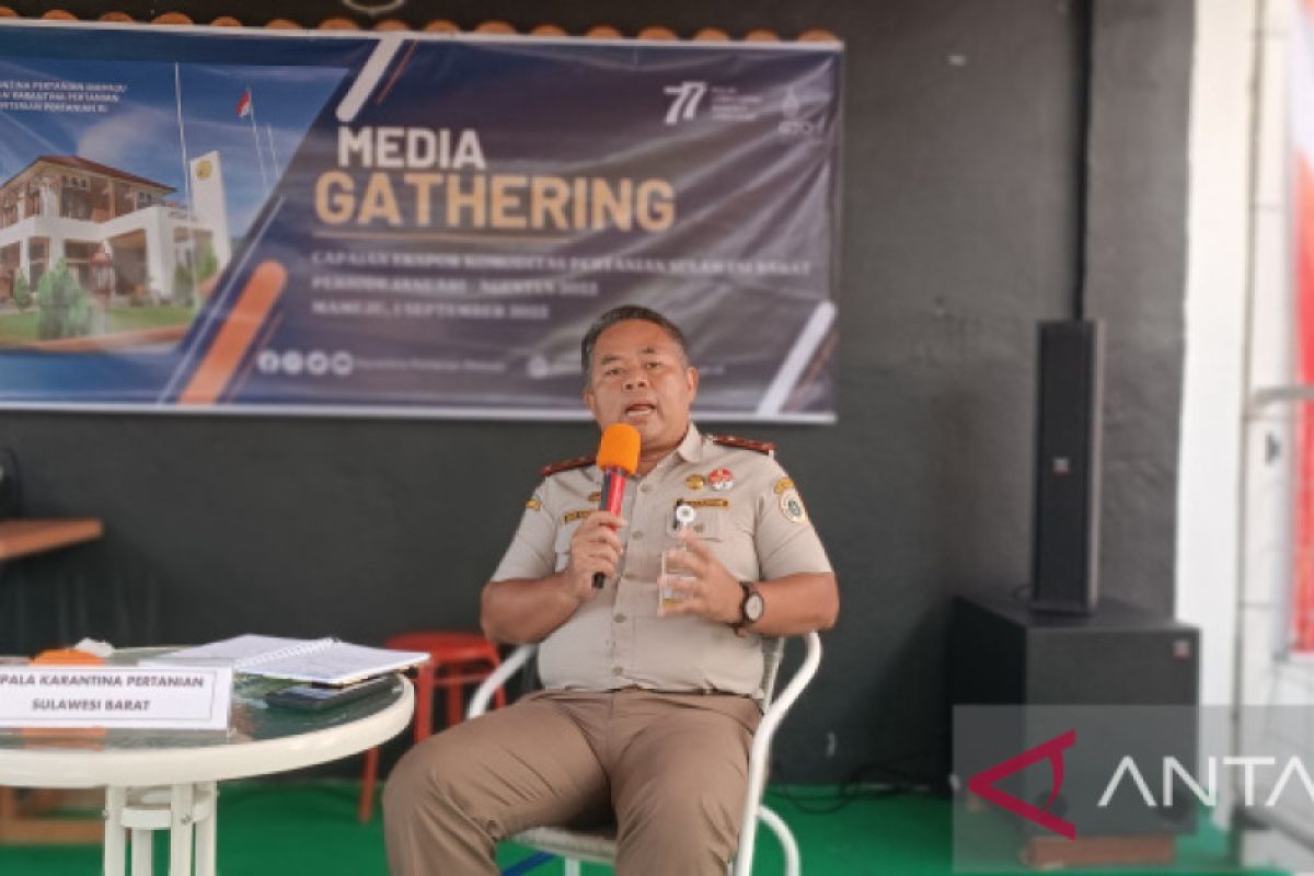 Karantjna Pertanian Mamuju periksa bahan makanan kru kapal asal China